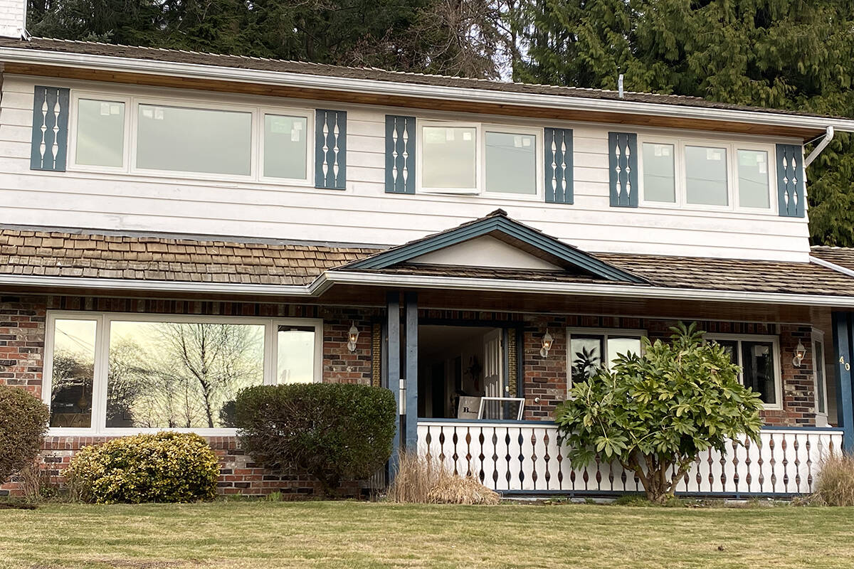 Casement and awning windows, fixed picture windows and end vent sliding windows add excellent ventilation to this home, without sacrificing energy efficiency.